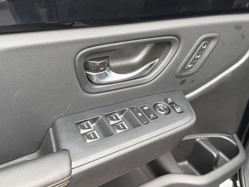 Used 2025 Honda Pilot TrailSport image 17
