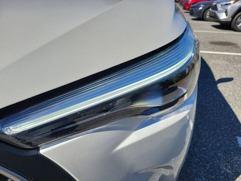 Used 2022 Toyota Corolla Cross XLE image 16
