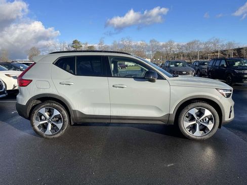 New 2026 Volvo XC40 B5 Plus w/ Protection Package Premier image 29