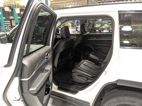 Used 2022 Jeep Grand Cherokee L Limited w/ Black Appearance Package AWD/4WD image 12
