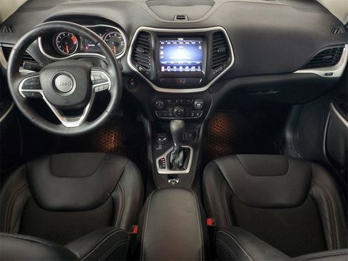 Used 2018 Jeep Cherokee Latitude Plus w/ Comfort/Convenience Group image 14