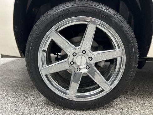 Used 2010 Cadillac Escalade ESV Premium AWD/4WD image 7