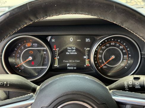 Used 2020 Jeep Wrangler Unlimited Sahara AWD/4WD image 18