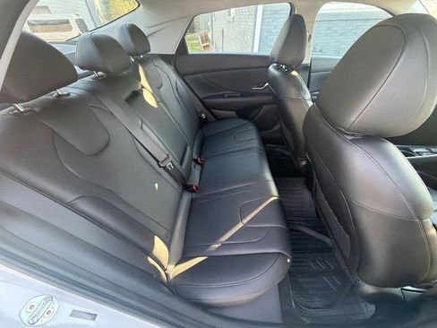 Used 2022 Hyundai Elantra Limited FWD image 28