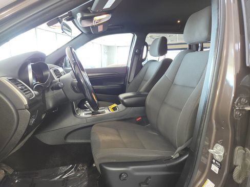 Used 2021 Jeep Grand Cherokee Laredo AWD/4WD image 18