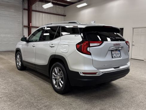 Used 2022 GMC Terrain SLT w/ Infotainment Package II image 17