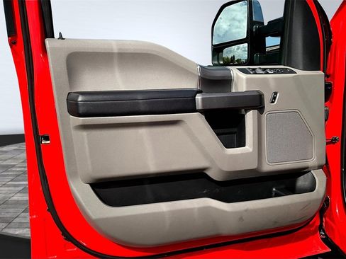 Used 2019 Ford F250 XLT w/ XLT Premium Package image 24