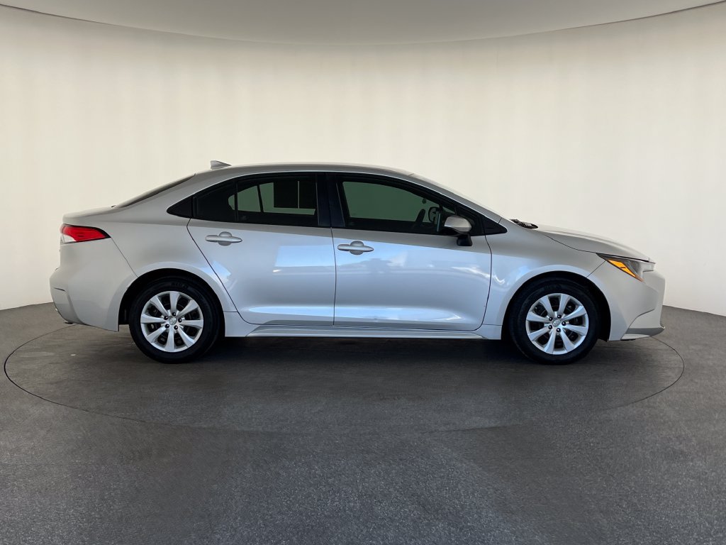 Used 2020 Toyota Corolla LE w/ Carpet Mat Package (TMS) FWD image 2
