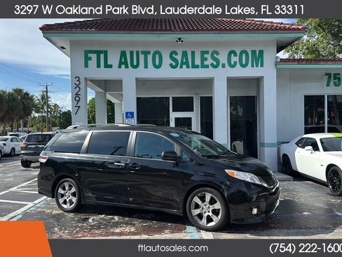 Used 2014 Toyota Sienna SE FWD image 12