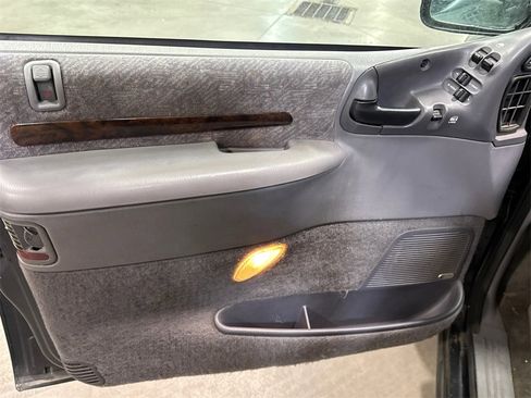 Used 2000 Chrysler Town & Country LX image 7