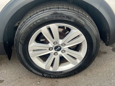 Used 2017 Kia Sportage LX image 11