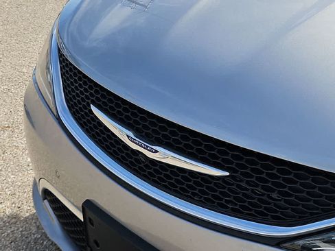 Used 2020 Chrysler Pacifica Touring-L Plus w/ Tire & Wheel Group FWD image 13