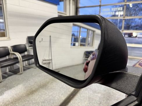 Used 2021 Ford Explorer XLT w/ Equipment Group 202A image 25