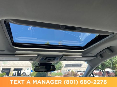 Used 2025 Toyota Sienna XLE w/ XLE Plus Package FWD image 26