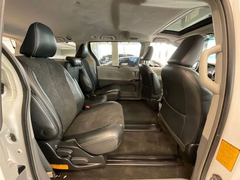 Used 2013 Toyota Sienna SE FWD image 19