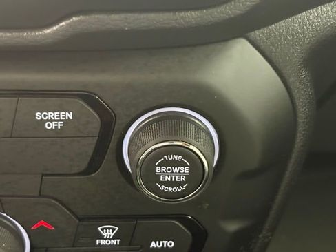 Used 2018 Jeep Renegade Limited w/ UConnect 8.4 Nav Group AWD/4WD image 29