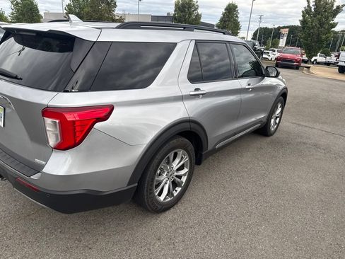 Used 2020 Ford Explorer XLT w/ Equipment Group 202A RWD image 17