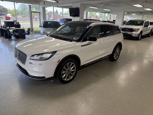 Used 2022 Lincoln Corsair AWD w/ Premium Package image 4