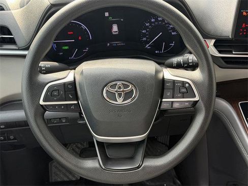 Certified 2021 Toyota Sienna LE image 11