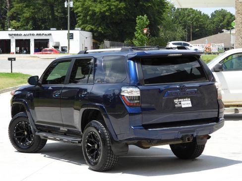 Used 2020 Toyota 4Runner SR5 AWD/4WD image 24