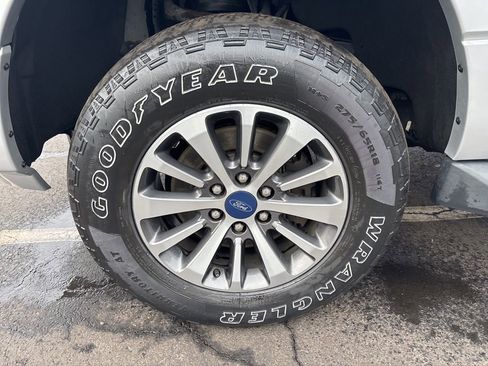 Used 2017 Ford Expedition XLT image 9