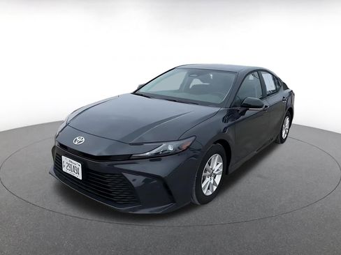 Used 2025 Toyota Camry LE image 7
