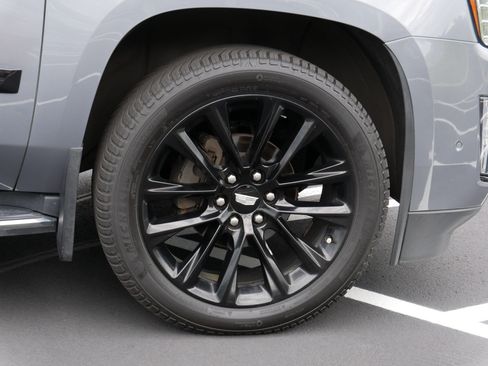Used 2020 Cadillac Escalade Premium Luxury w/ Escalade Sport Edition AWD/4WD image 16