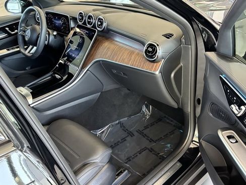 Used 2025 Mercedes-Benz GLC 300 image 30