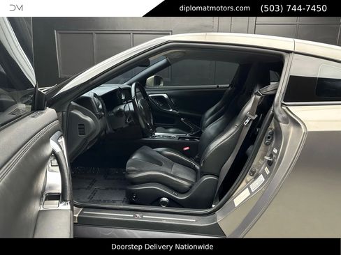 Used 2009 Nissan GT-R Premium image 18
