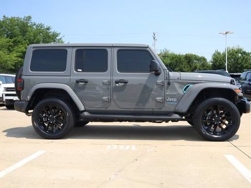 Used 2021 Jeep Wrangler Unlimited Sahara w/ Cold Weather Group AWD/4WD image 4