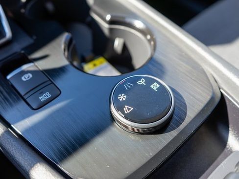 Used 2022 Nissan Rogue SV image 33