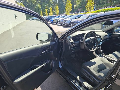 Used 2014 Honda Accord Touring image 23