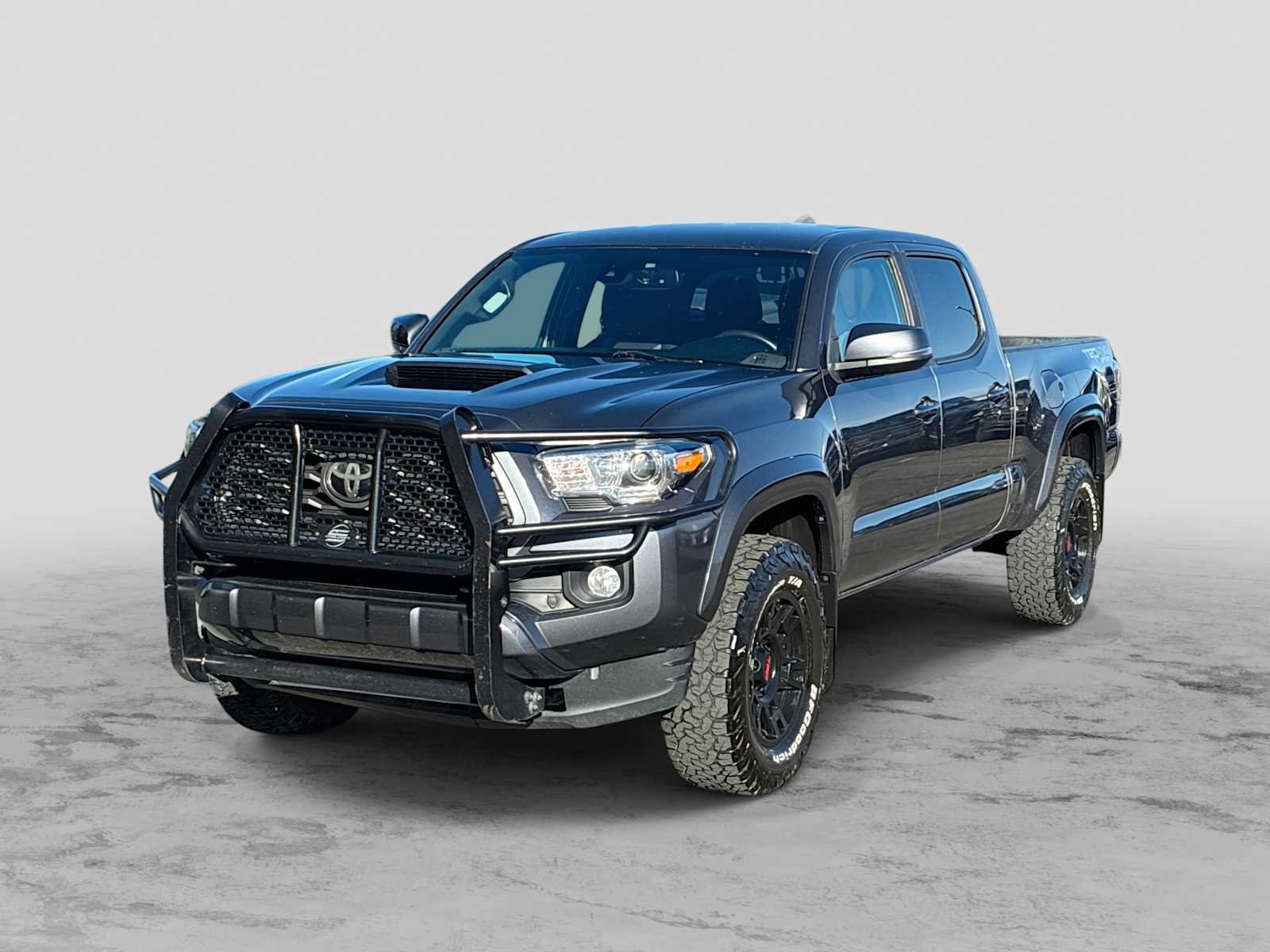 Used 2020 Toyota Tacoma TRD Sport AWD/4WD image 1