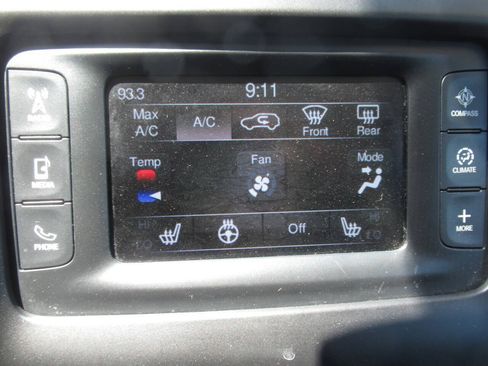 Used 2018 Jeep Cherokee Latitude w/ Altitude Package AWD/4WD image 21