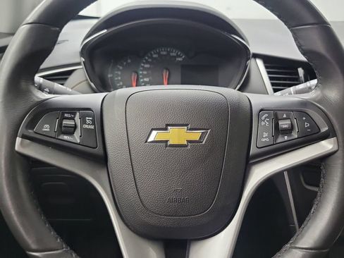 Used 2022 Chevrolet Trax LT w/ LT Convenience Package image 21