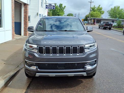 Used 2022 Jeep Wagoneer Series II AWD/4WD image 3
