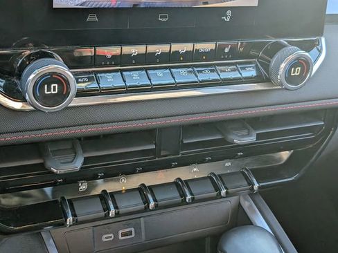 Used 2024 Chevrolet Colorado Z71 w/ Z71 Convenience Package 2 image 22