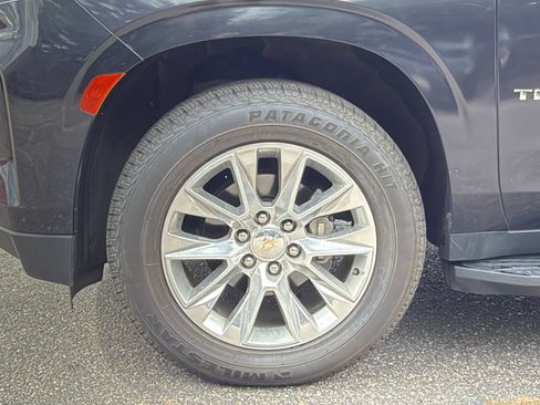 Used 2023 Chevrolet Tahoe Premier AWD/4WD image 32