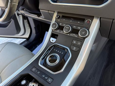 Used 2017 Land Rover Range Rover Evoque HSE image 37