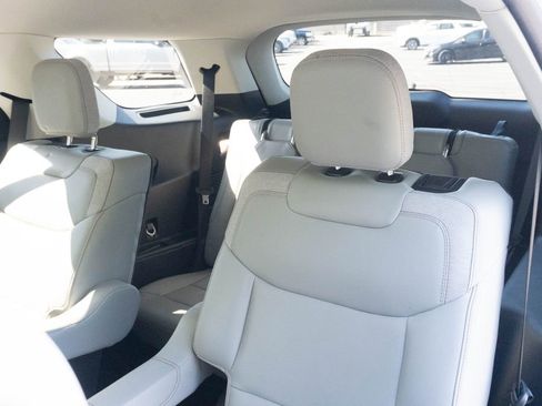 Used 2025 Ford Explorer Active w/ Active Comfort Package RWD image 20