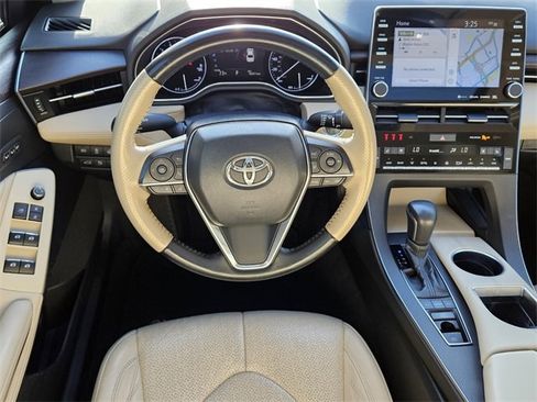 Used 2020 Toyota Avalon Limited image 12