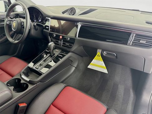 New 2025 Porsche Macan image 31
