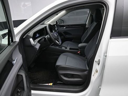 New 2026 Volkswagen Tiguan SE image 9