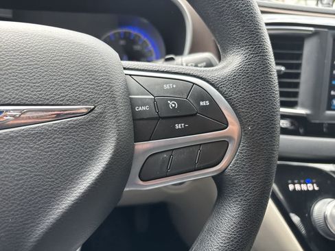 Used 2020 Chrysler Voyager Lxi FWD image 10
