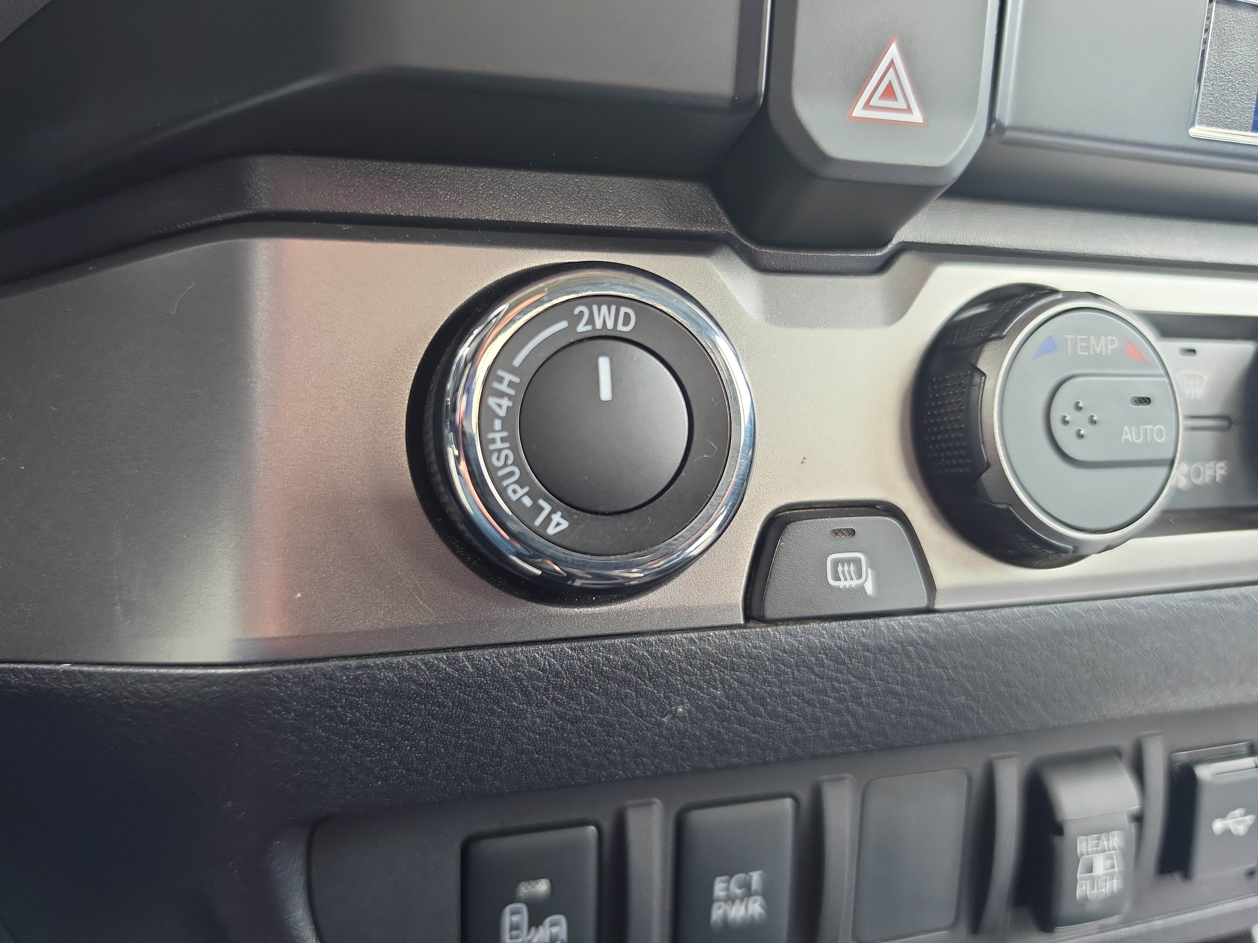 Used 2022 Toyota Tacoma SR5 w/ Technology Package AWD/4WD image 29