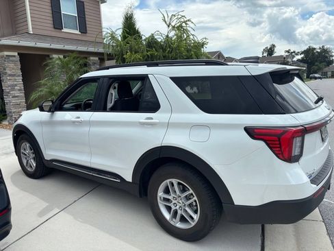 Used 2025 Ford Explorer Active RWD image 3