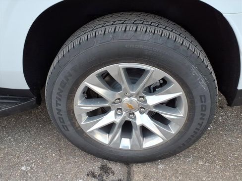 New 2026 Chevrolet Suburban Premier image 9