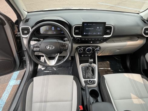 Certified 2023 Hyundai Venue SEL FWD image 12
