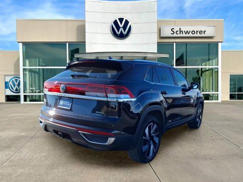 Certified 2024 Volkswagen Atlas Cross Sport SE image 4