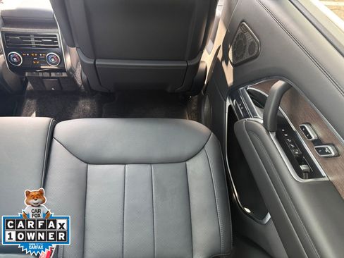 Used 2025 Land Rover Range Rover Long Wheelbase Autobiography image 24